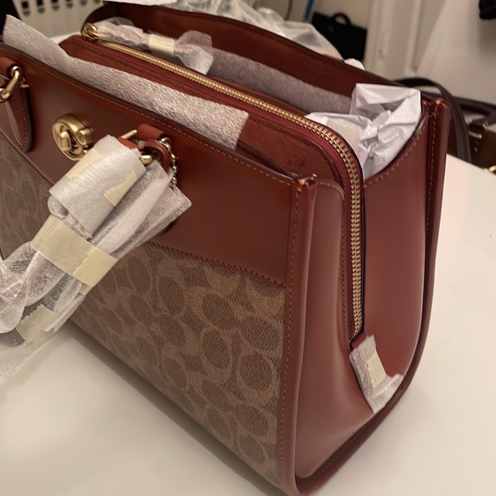 COACH NWT CC SIG BK CRRYALL 28 - Picture 6 of 15
